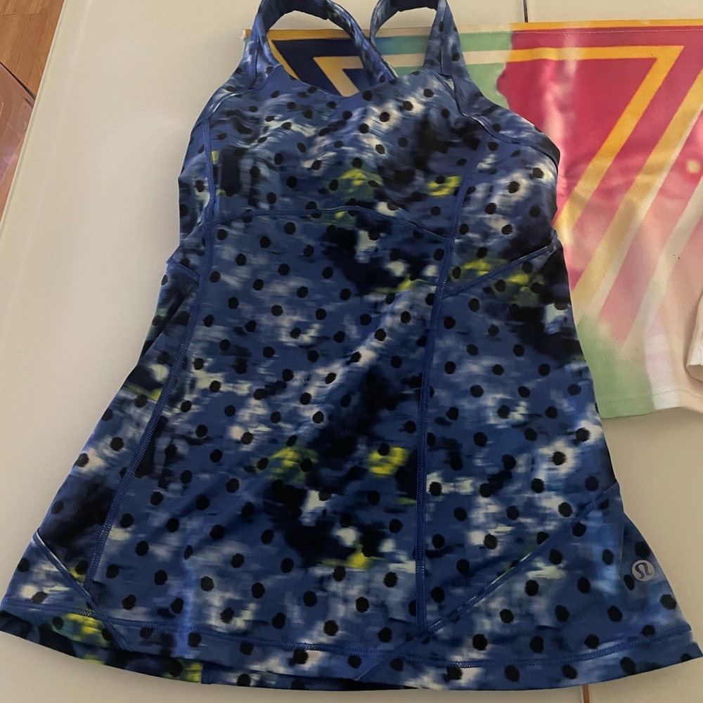 Lululemon workout top with built in bra